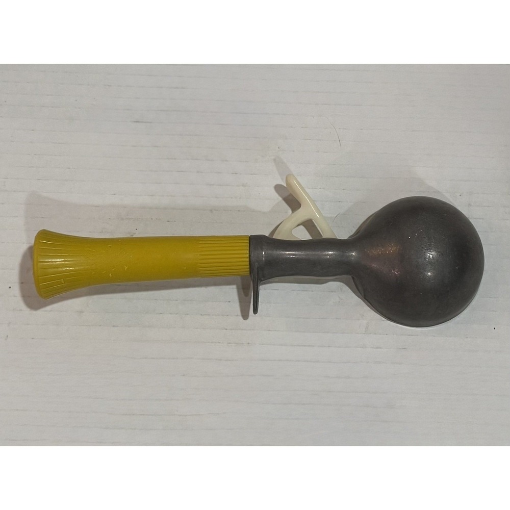 Vintage Metal Ice Cream Scoop w/ Trigger Handle – Yellow Handle – USA Made - Picture 7 of 8